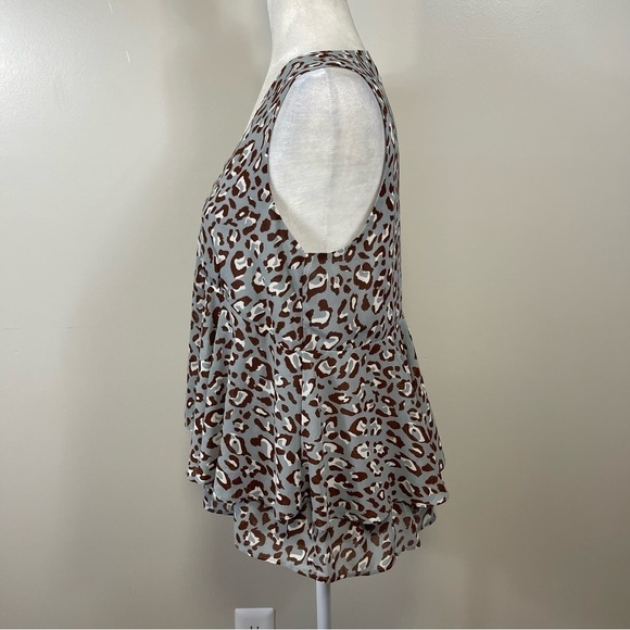 DAVI & DANI Slate Brown Leopard Print V-Neck Sleeveless Ruffled Blouse - MEDIUM - Picture 6 of 9